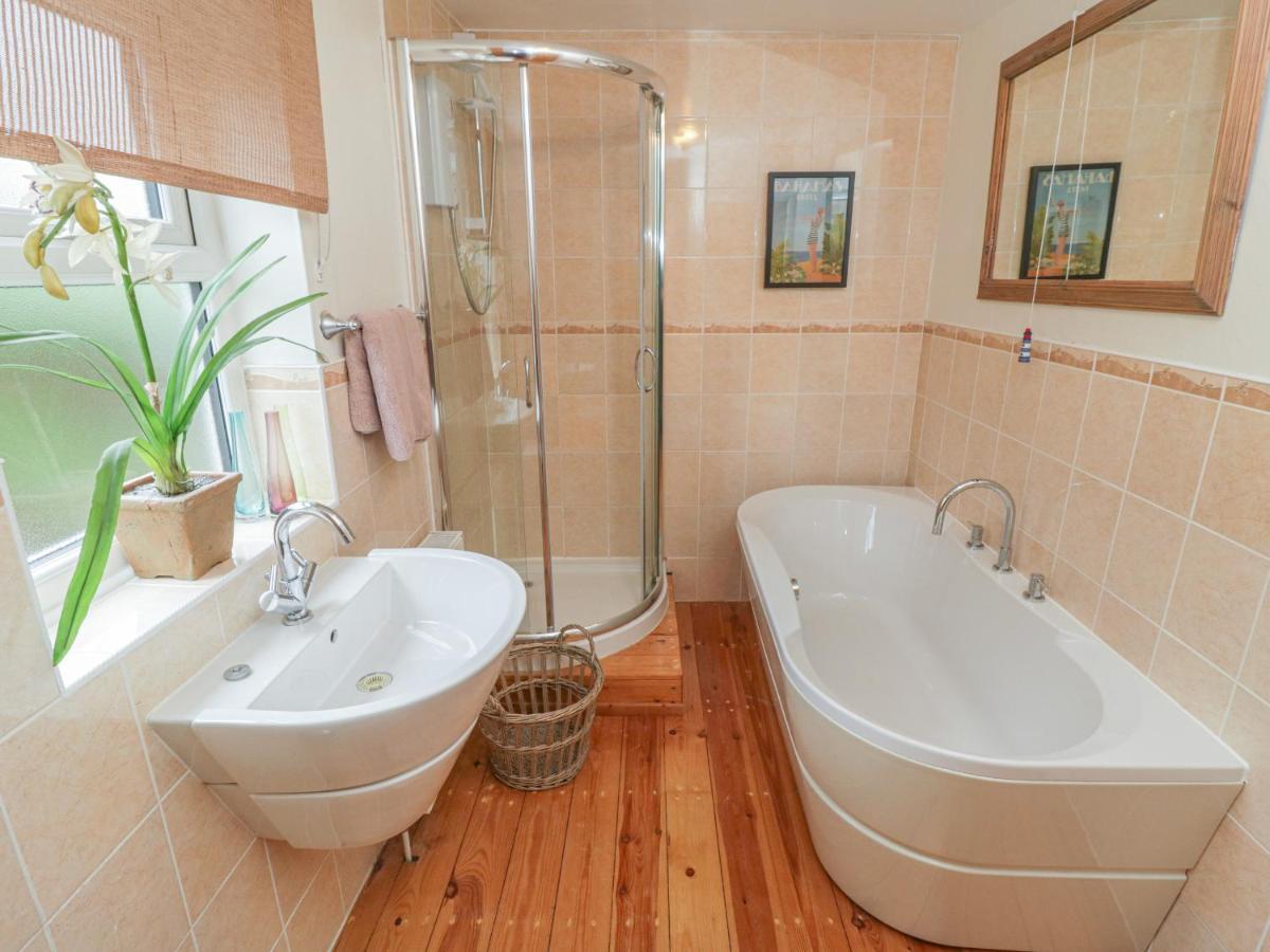 Pipit House Villa Уитби Екстериор снимка